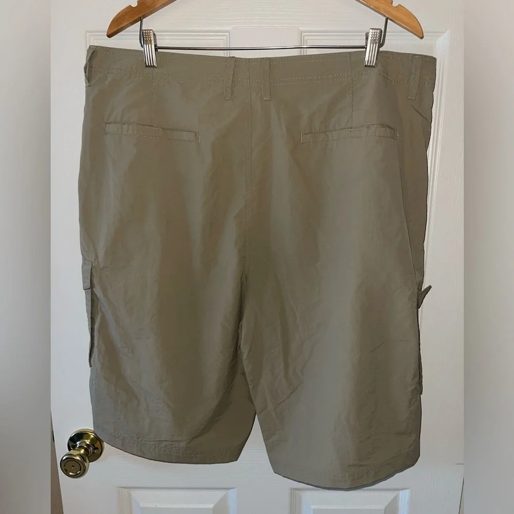 Canyon Guide outfitters shorts • Mens size 40